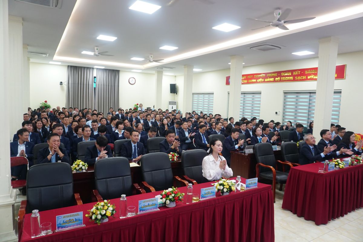 Hội nghị trao Quyết định tiếp nhận tổ chức Đảng và Đảng viên đối với Đảng bộ Công ty TNHH MTV Nước sạch Hà Nội